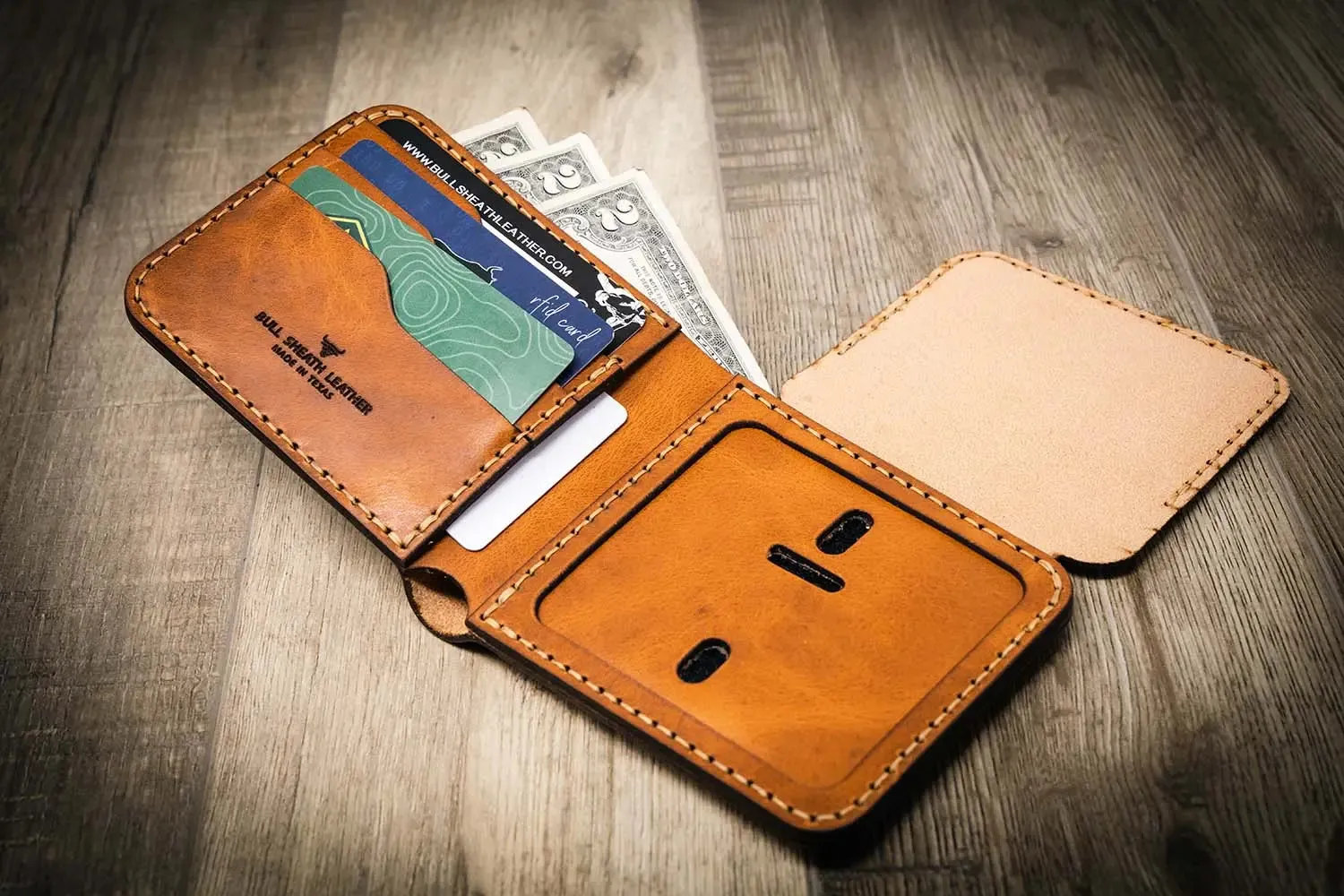 Badge Bifold Wallet - Chestnut Brown