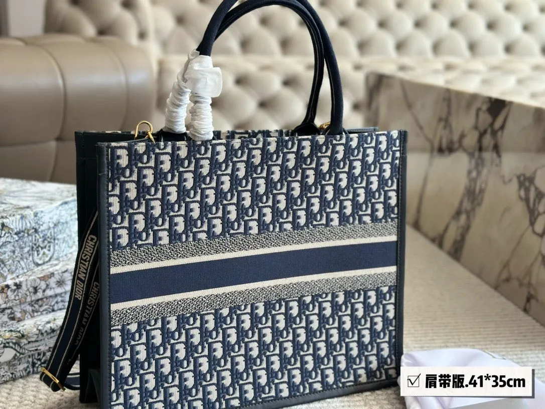 DR369 Medium/Large Dior Book Tote