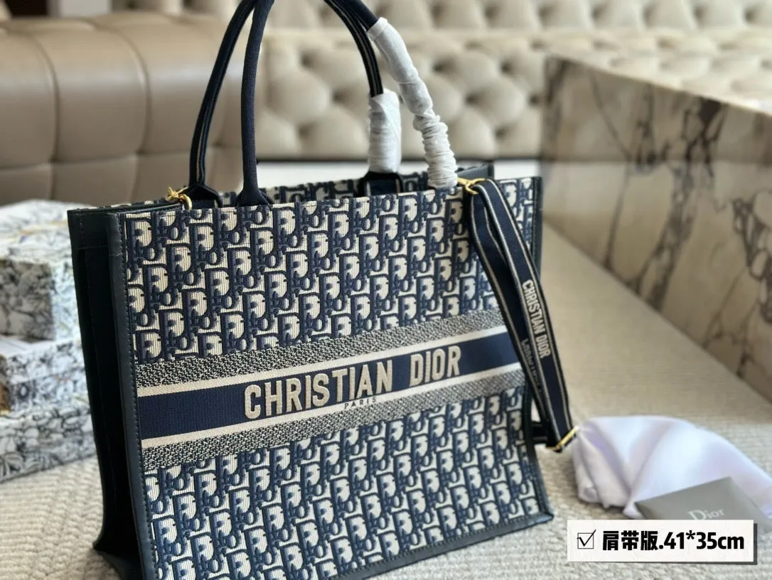 DR369 Medium/Large Dior Book Tote