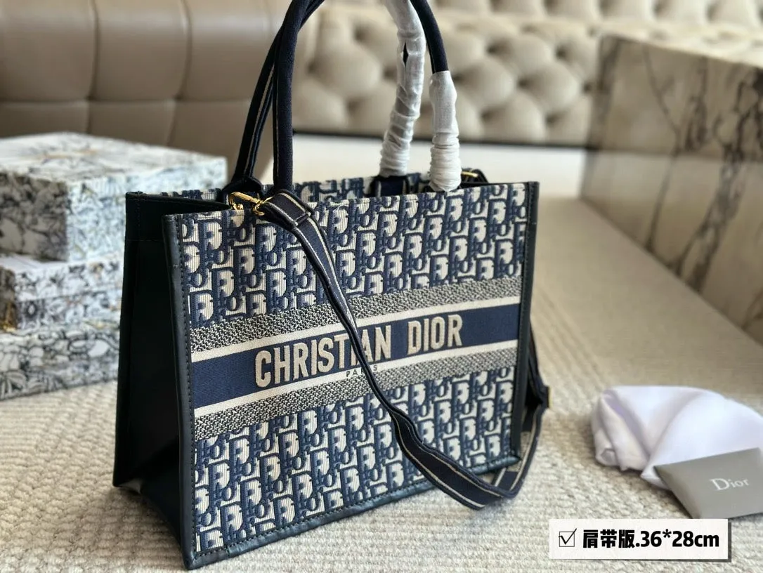 DR369 Medium/Large Dior Book Tote