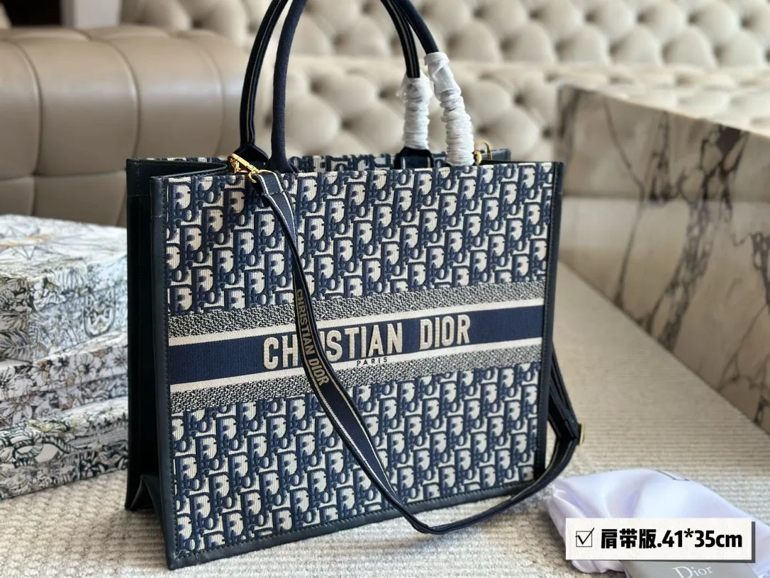 DR369 Medium/Large Dior Book Tote