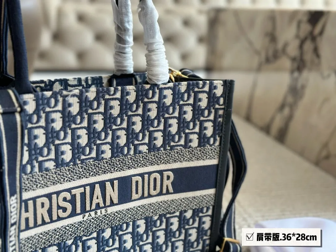 DR369 Medium/Large Dior Book Tote