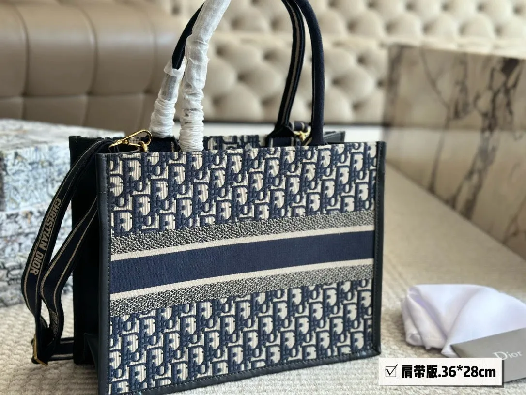 DR369 Medium/Large Dior Book Tote