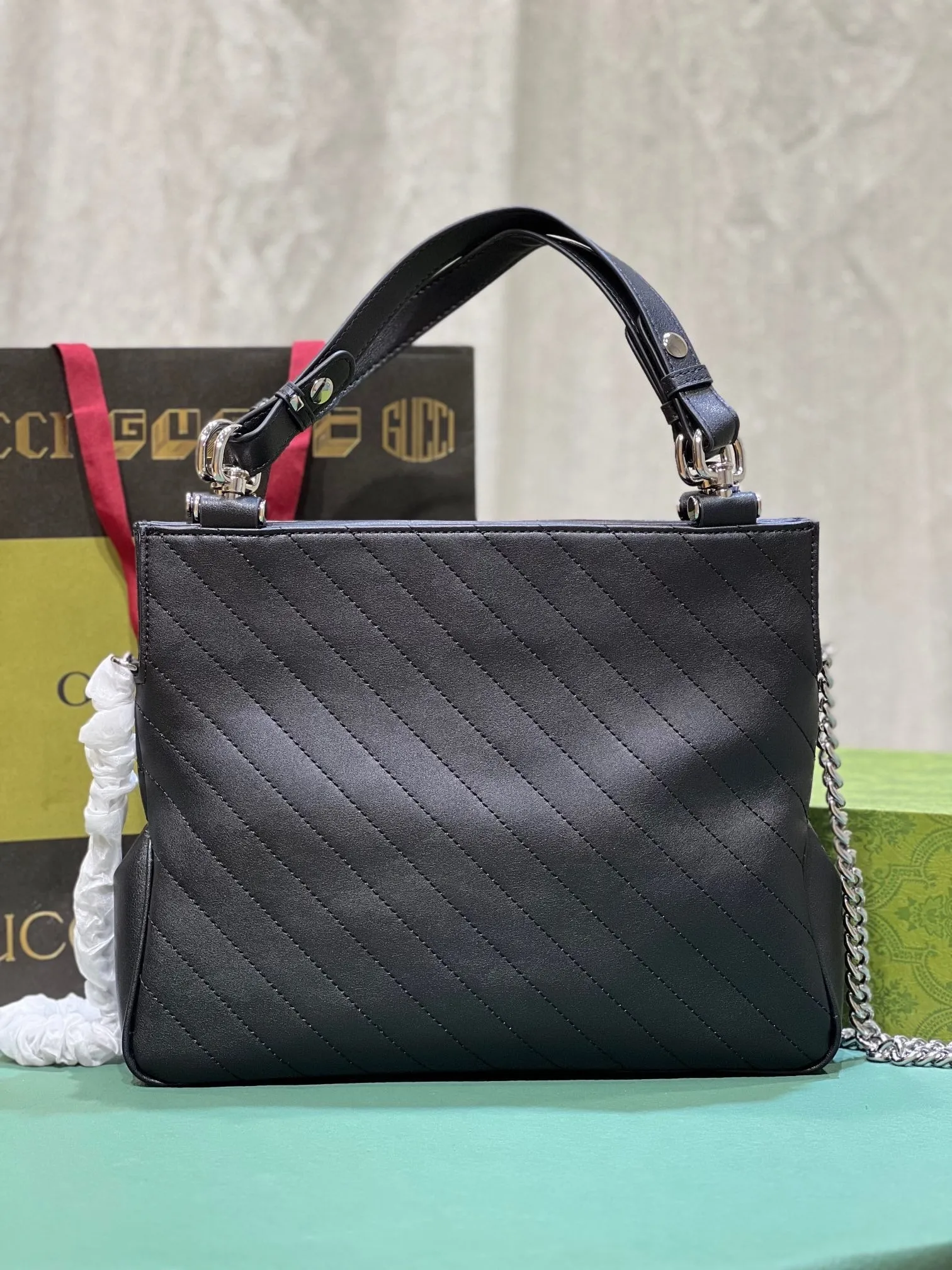 GC582 Gucci Blondie Medium Tote Bag / 13.6x16.1x3.1inch