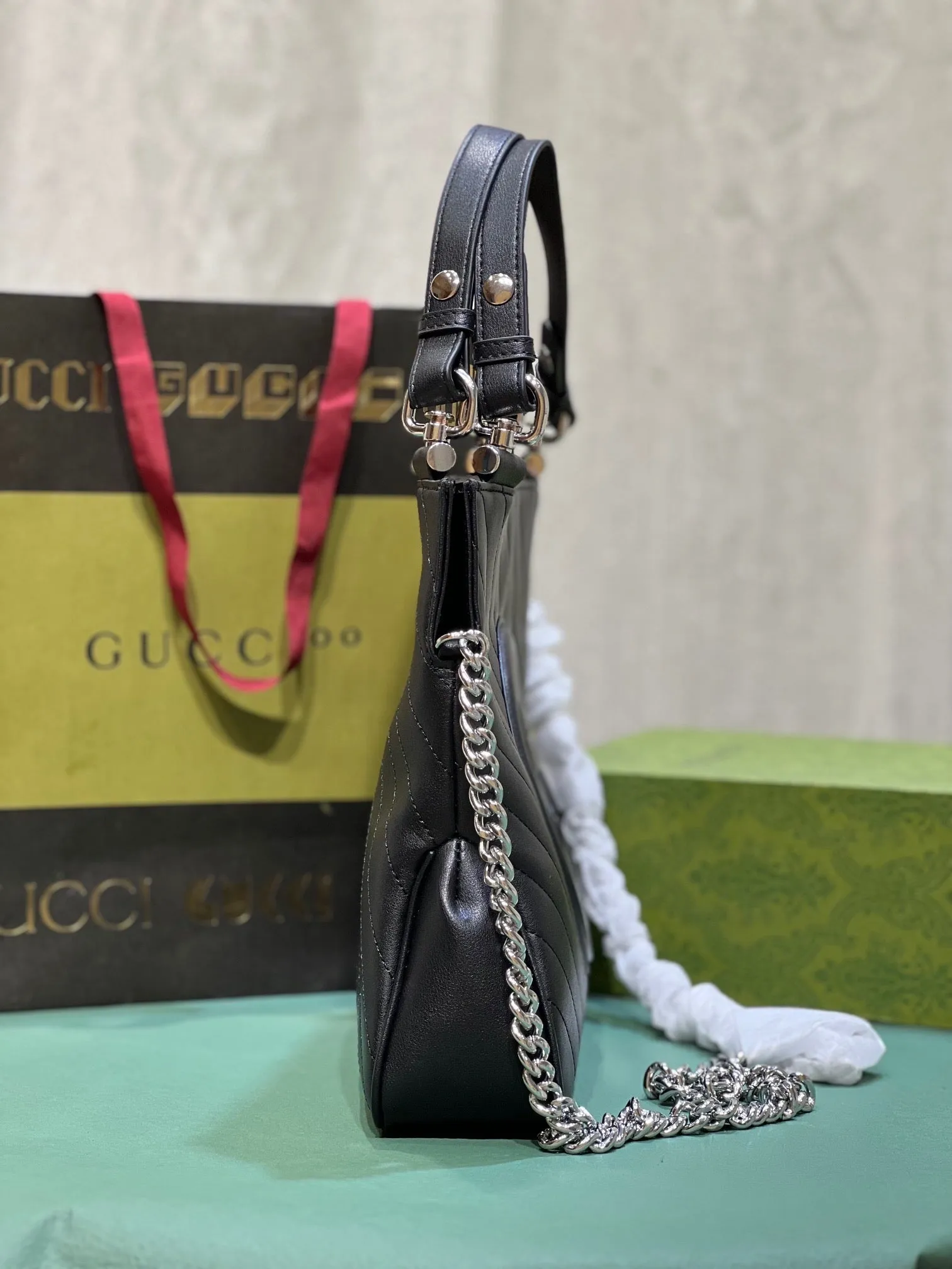 GC582 Gucci Blondie Medium Tote Bag / 13.6x16.1x3.1inch