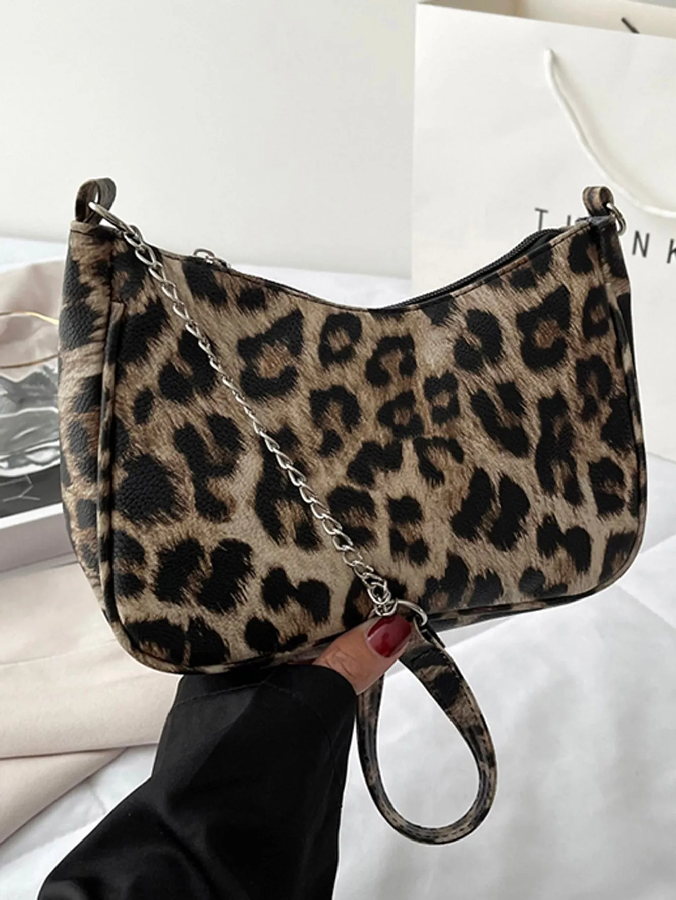 Leopard Graphic Chain Shoulder Bag