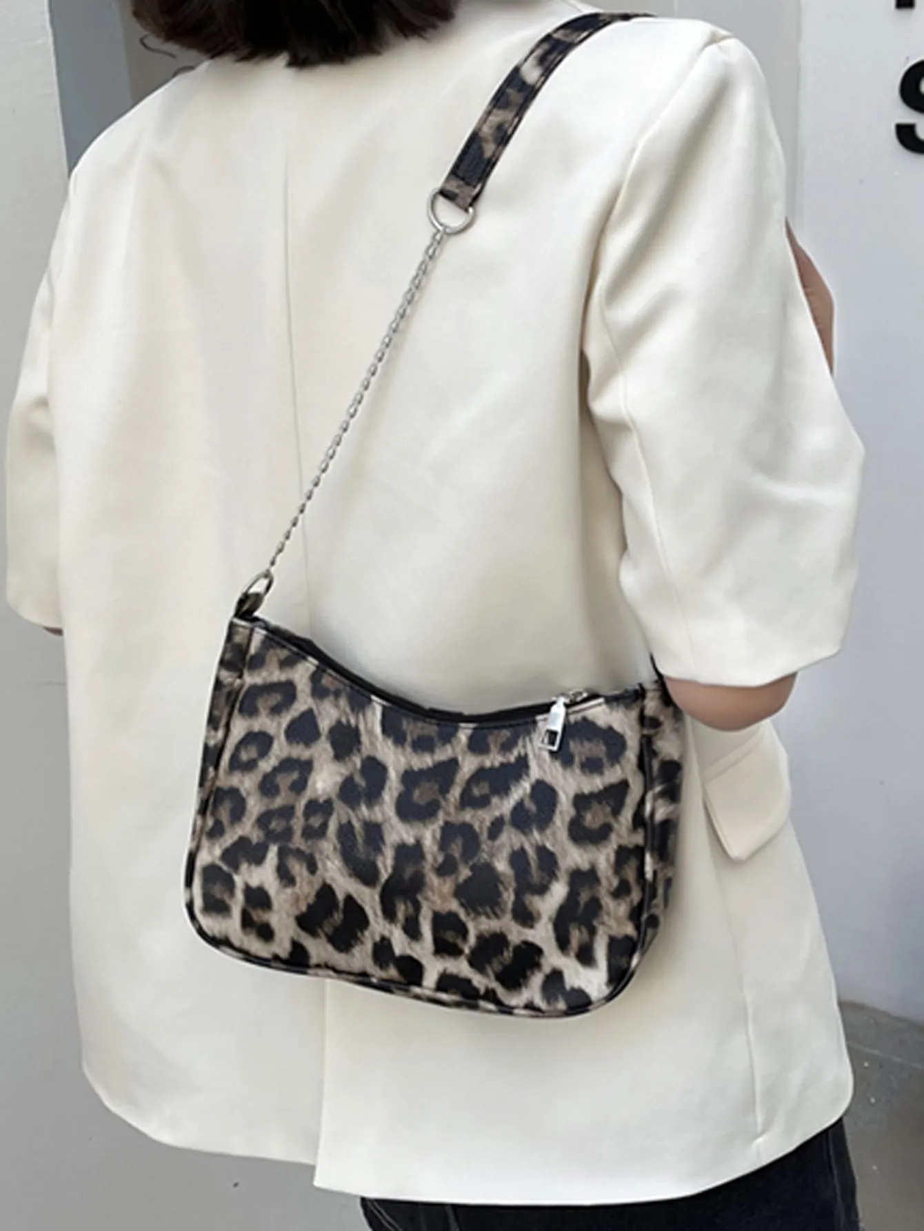 Leopard Graphic Chain Shoulder Bag