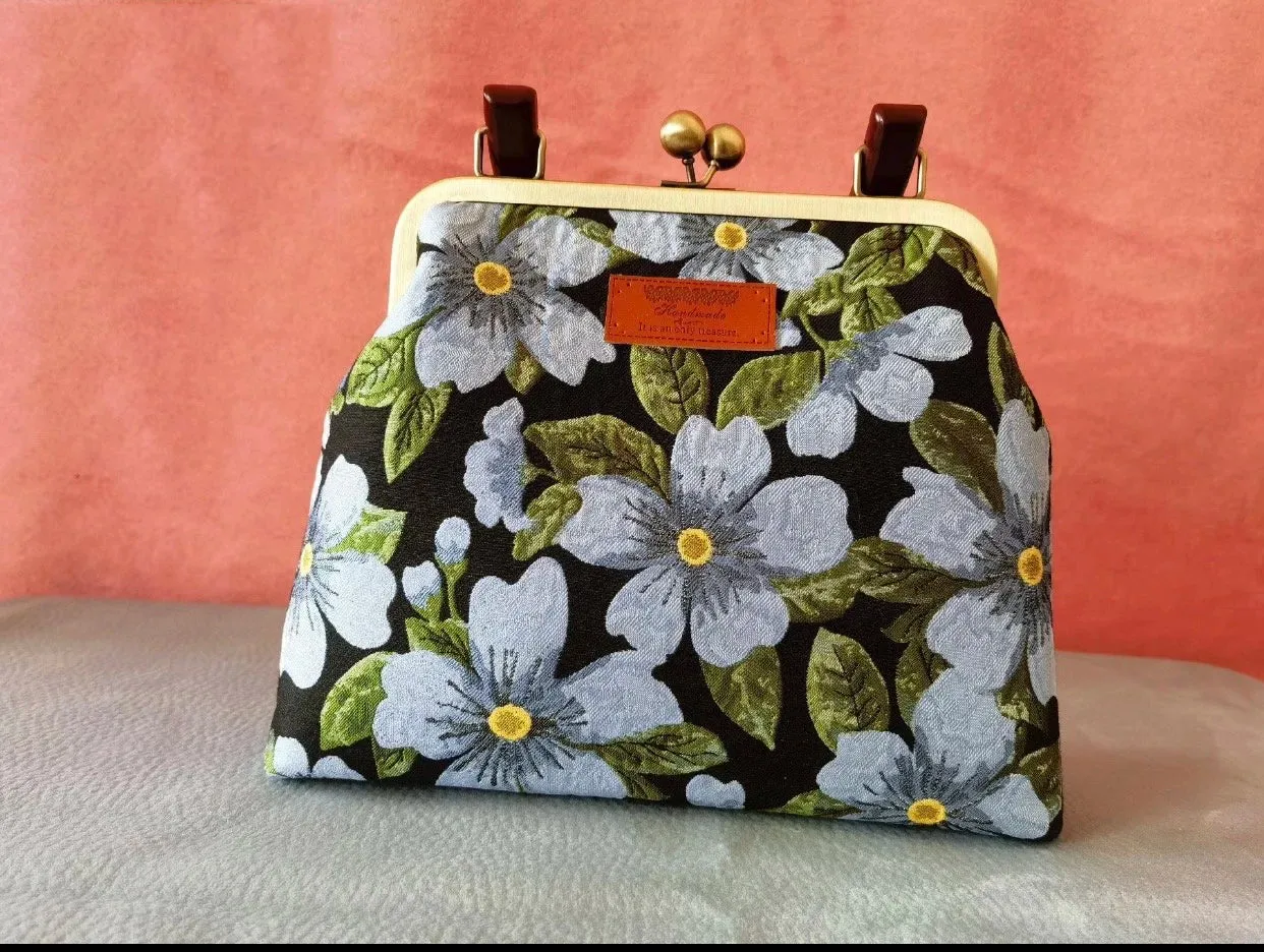 TEEK - Vinatge Style Embroidery Floral Bag