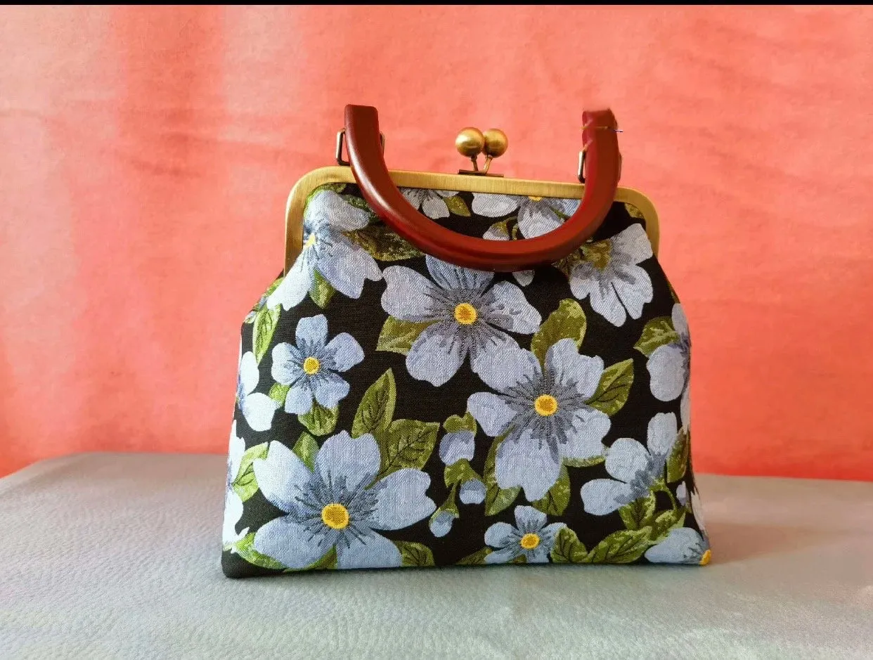 TEEK - Vinatge Style Embroidery Floral Bag